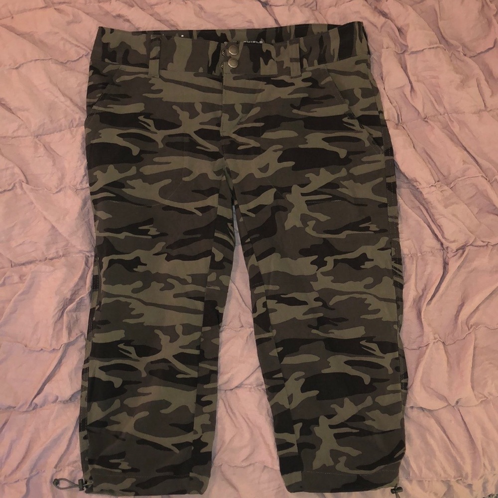Columbia camo capris